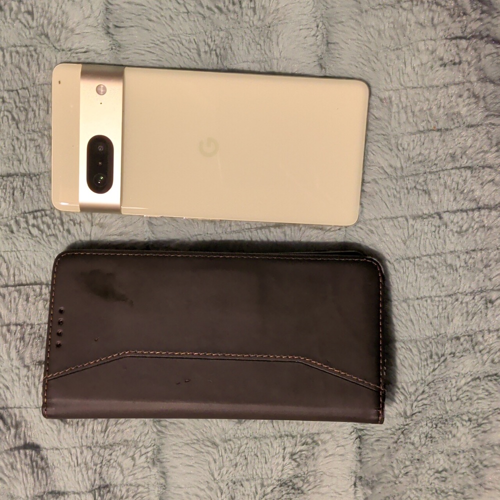 Black Smartphone - Picture 6 of 6